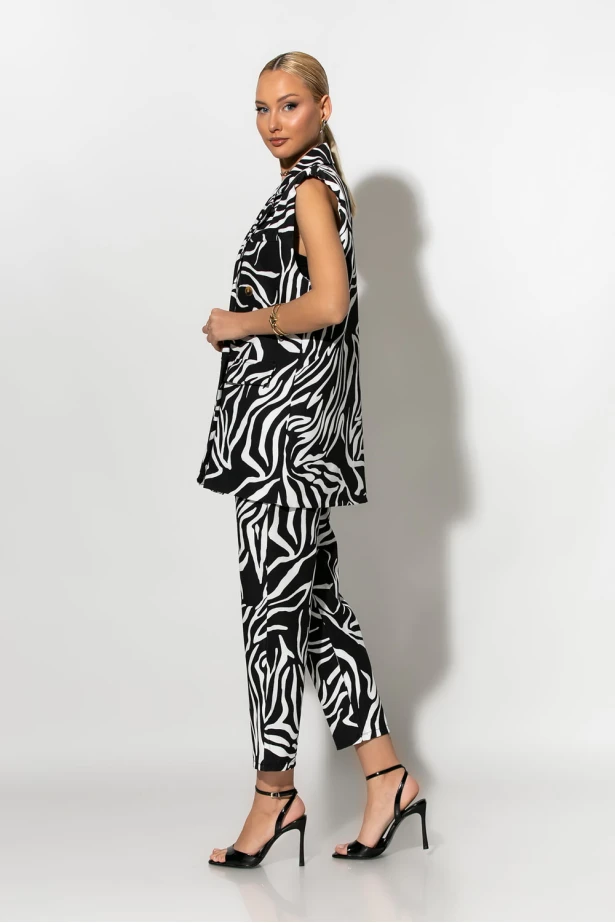 Σετ παντελόνι και oversized αμάνικο blazer με βάτες zebra print μαύρο-λευκό Σετ παντελόνι και oversized αμάνικο blazer με βάτες zebra print μαύρο-λευκό
