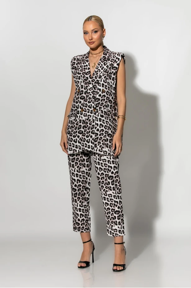 Σετ παντελόνι και oversized αμάνικο blazer με βάτες leopard print μπεζ Σετ παντελόνι και oversized αμάνικο blazer με βάτες leopard print μπεζ