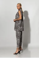 Σετ παντελόνι και oversized αμάνικο blazer με βάτες leopard print μπεζ Σετ παντελόνι και oversized αμάνικο blazer με βάτες leopard print μπεζ