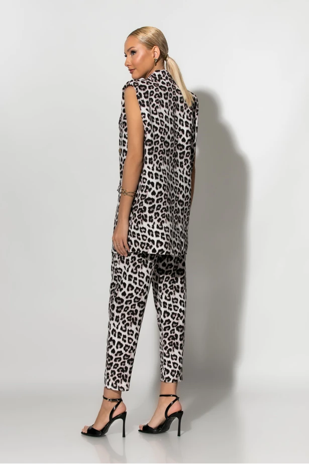Σετ παντελόνι και oversized αμάνικο blazer με βάτες leopard print μπεζ Σετ παντελόνι και oversized αμάνικο blazer με βάτες leopard print μπεζ