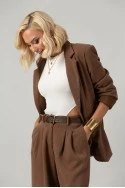 Σετ blazer με ιδιαίτερη ύφανση και παντελόνα με πιέτες και λάστιχο ταμπά