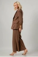 Σετ blazer με ιδιαίτερη ύφανση και παντελόνα με πιέτες και λάστιχο ταμπά