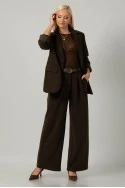 Σετ blazer με ιδιαίτερη ύφανση και παντελόνα με πιέτες και λάστιχο καφέ