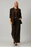 Σετ blazer με ιδιαίτερη ύφανση και παντελόνα με πιέτες και λάστιχο καφέ
