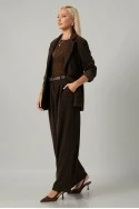 Σετ blazer με ιδιαίτερη ύφανση και παντελόνα με πιέτες και λάστιχο καφέ