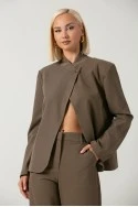 Σετ παντελόνι και blazer ασύμμετρο με μάο γιακά και κουμπί καφέ
