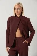 Σετ παντελόνι και blazer ασύμμετρο με μάο γιακά και κουμπί μπορντό
