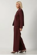 Σετ παντελόνι και blazer ασύμμετρο με μάο γιακά και κουμπί μπορντό