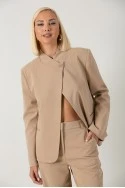 Σετ παντελόνι και blazer ασύμμετρο με μάο γιακά και κουμπί μπεζ