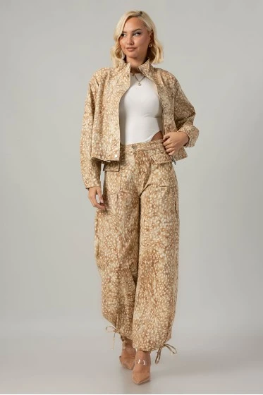 Σετ jean jacket animal print και παντελόνι με δέσιμο και τσέπες μπεζ