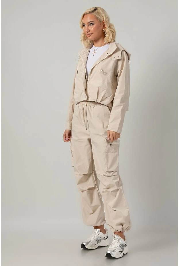 Σετ fly cropped jacket και παντελόνι cargo μπεζ ανοιχτό