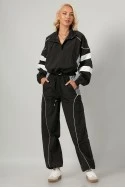 Σετ fly cropped jacket και παντελόνι cargo με λευκές λεπτομέρειες μαύρο