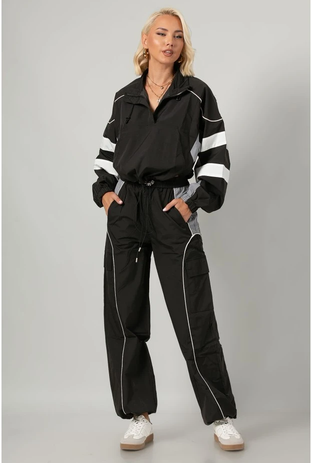 Σετ fly cropped jacket και παντελόνι cargo με λευκές λεπτομέρειες μαύρο