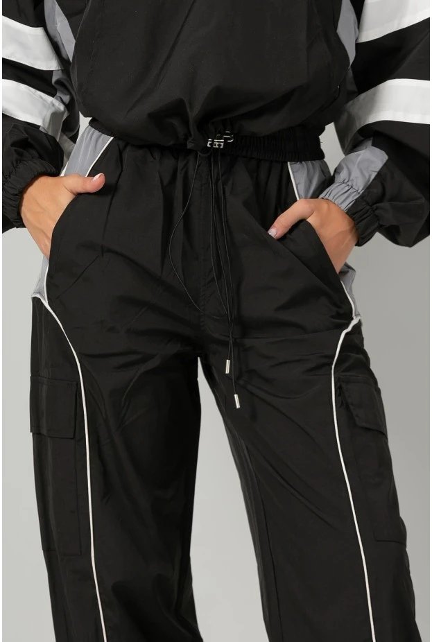 Σετ fly cropped jacket και παντελόνι cargo με λευκές λεπτομέρειες μαύρο