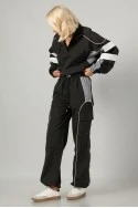 Σετ fly cropped jacket και παντελόνι cargo με λευκές λεπτομέρειες μαύρο