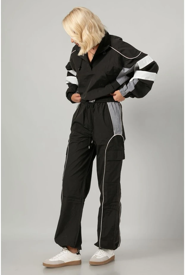 Σετ fly cropped jacket και παντελόνι cargo με λευκές λεπτομέρειες μαύρο