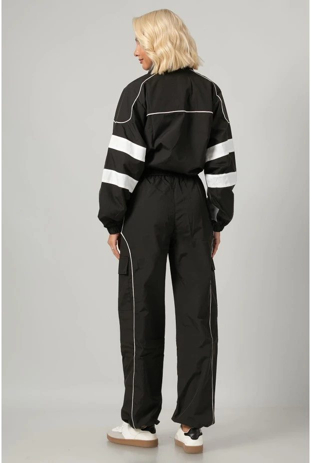 Σετ fly cropped jacket και παντελόνι cargo με λευκές λεπτομέρειες μαύρο