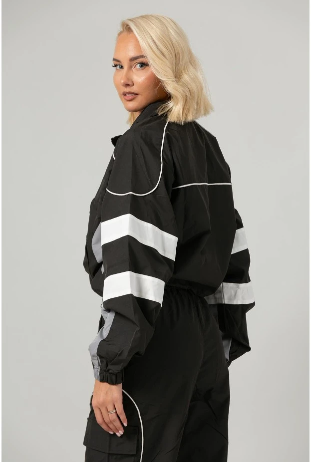 Σετ fly cropped jacket και παντελόνι cargo με λευκές λεπτομέρειες μαύρο