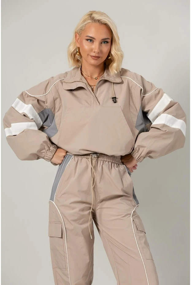 Σετ fly cropped jacket και παντελόνι cargo με λευκές λεπτομέρειες μπεζ