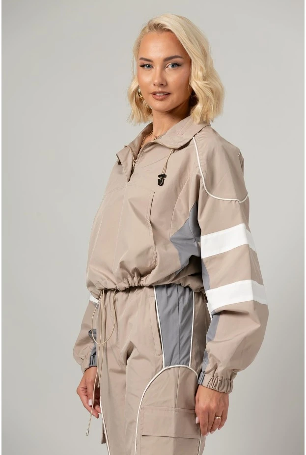 Σετ fly cropped jacket και παντελόνι cargo με λευκές λεπτομέρειες μπεζ