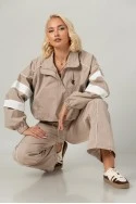 Σετ fly cropped jacket και παντελόνι cargo με λευκές λεπτομέρειες μπεζ