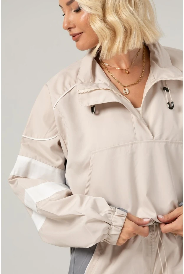 Σετ fly cropped jacket και παντελόνι cargo με λευκές λεπτομέρειες μπεζ ανοιχτό
