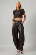 Σετ leather καπιτονέ crop top με φερμουάρ και παντελόνι balloon μπορντό
