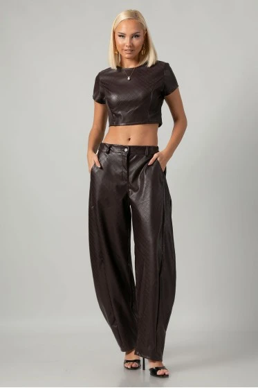 Σετ leather καπιτονέ crop top με φερμουάρ και παντελόνι balloon καφέ