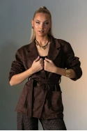 Blazer σουέντ με κουμπιά και ζώνη καφέ Blazer σουέντ με κουμπιά και ζώνη καφέ