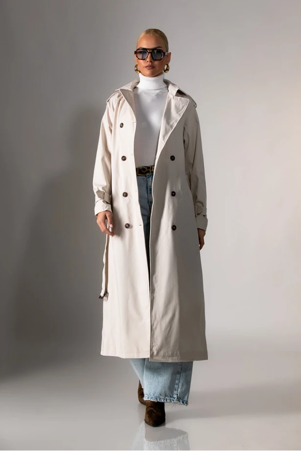 Καμπαρτίνα με λεπτομέρειες κουμπιά και ζώνη εκρού 