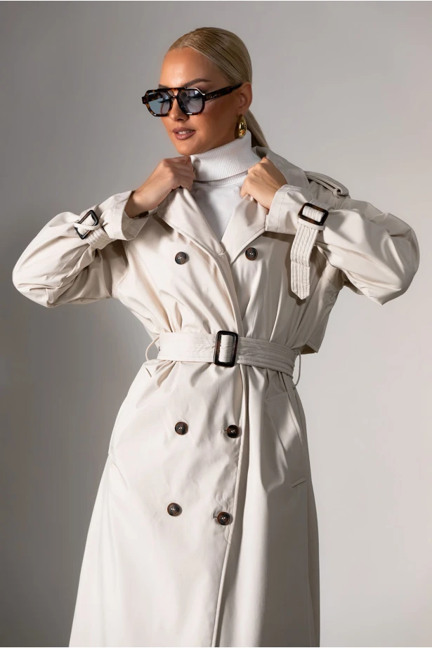 Καμπαρτίνα με λεπτομέρειες κουμπιά και ζώνη εκρού 