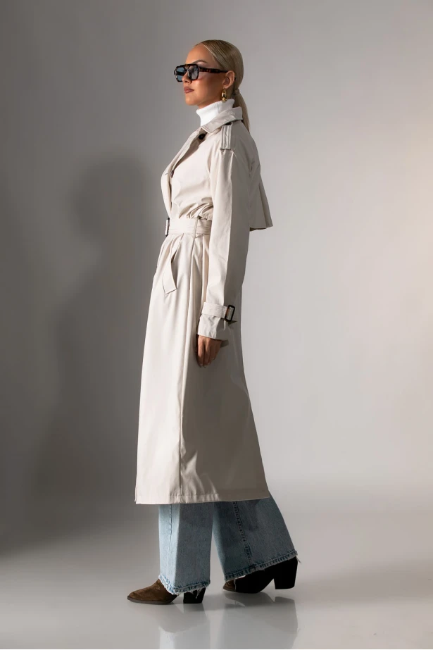 Καμπαρτίνα με λεπτομέρειες κουμπιά και ζώνη εκρού 