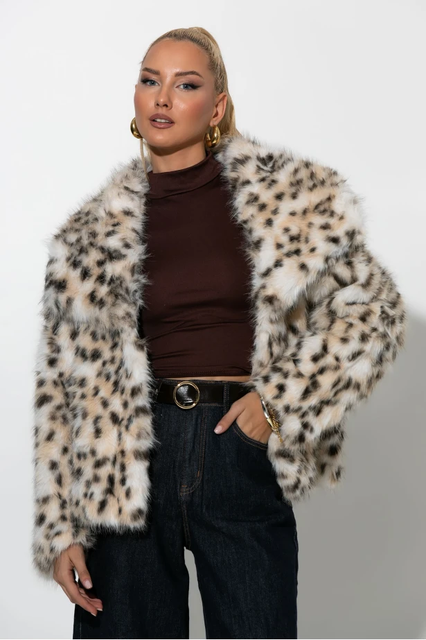 Γούνινο jacket με γιακά μπεζ Γούνινο jacket με γιακά μπεζ
