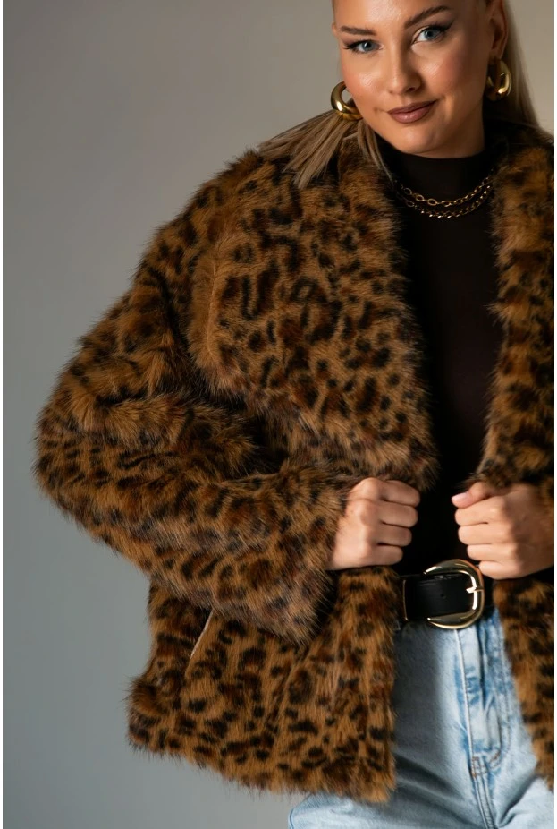 Γούνινο jacket με γιακά καφέ