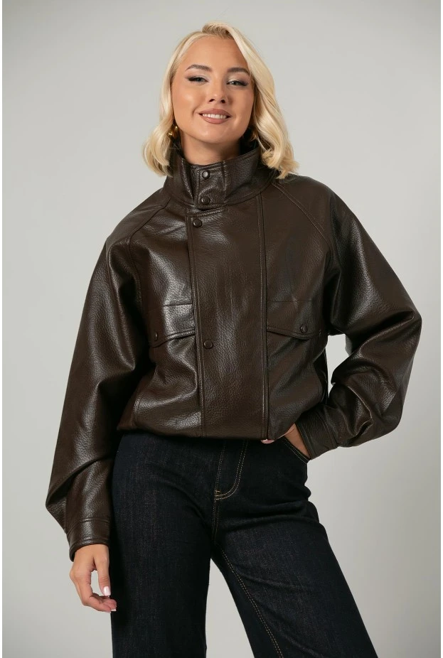 Leather jacket με ψηλό λαιμό και λάστιχο στη μέση καφέ