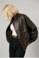 Leather jacket με ψηλό λαιμό και λάστιχο στη μέση καφέ