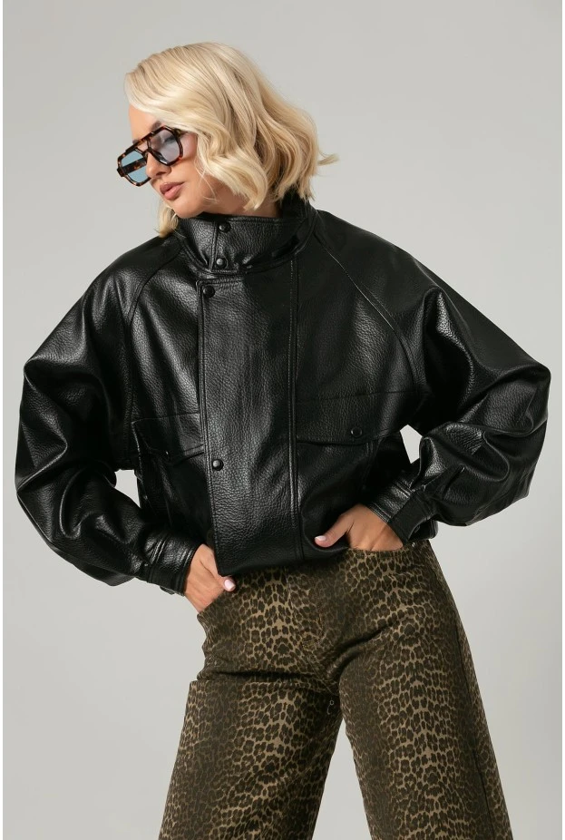 Leather jacket με ψηλό λαιμό και λάστιχο στη μέση μαύρο