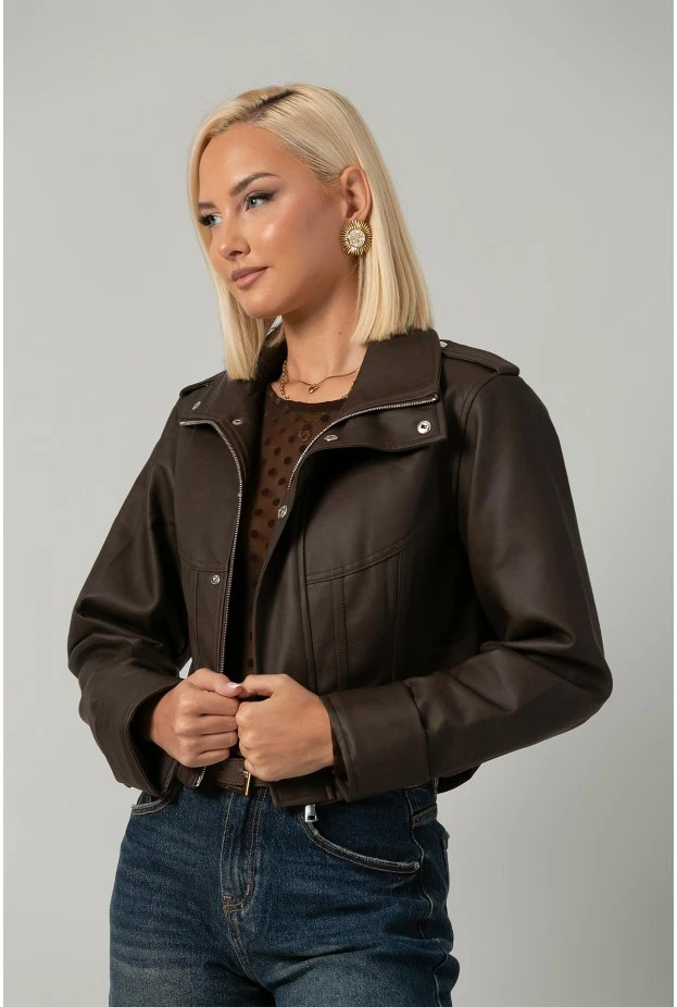 Leather jacket cropped ασύμμετρο με σούρες στα μανίκια καφέ