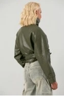 Leather jacket cropped με ζώνη και μεγάλο γιακά λαδί