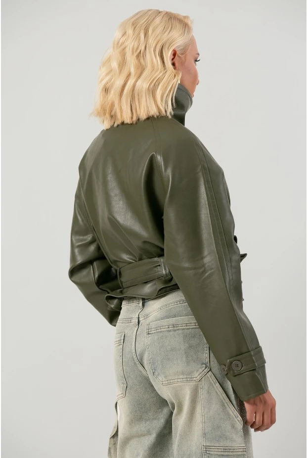 Leather jacket cropped με ζώνη και μεγάλο γιακά λαδί