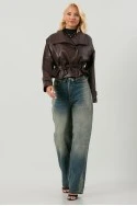 Leather jacket cropped με ζώνη και μεγάλο γιακά μπορντό