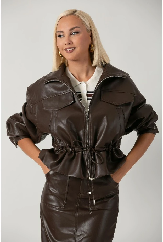 Leather jacket με κορδόνι στη μέση καφέ