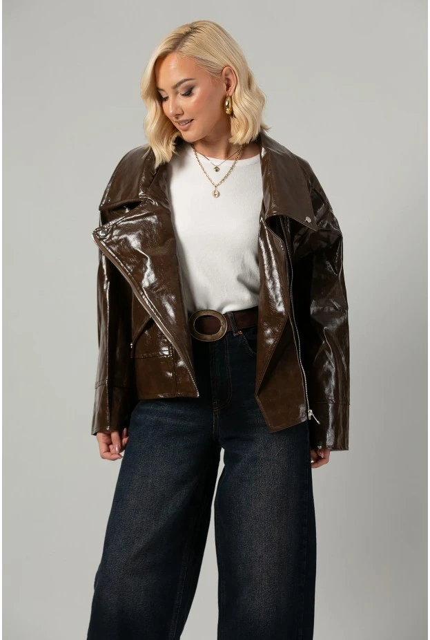 Leather jacket vinyl με λοξό κούμπωμα καφέ