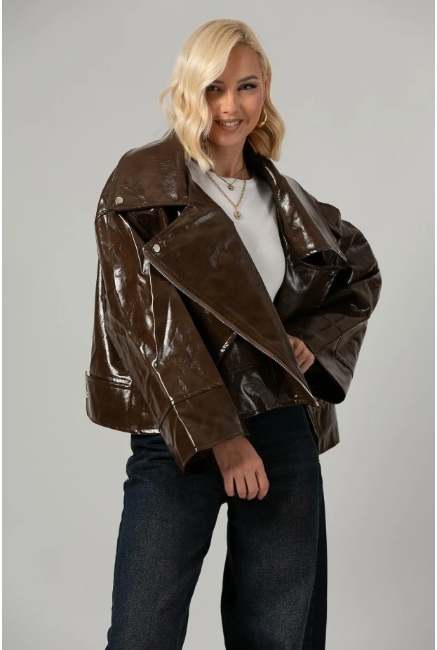 Leather jacket vinyl με λοξό κούμπωμα καφέ