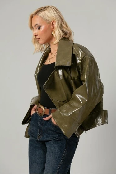 Leather jacket vinyl με λοξό κούμπωμα λαδί