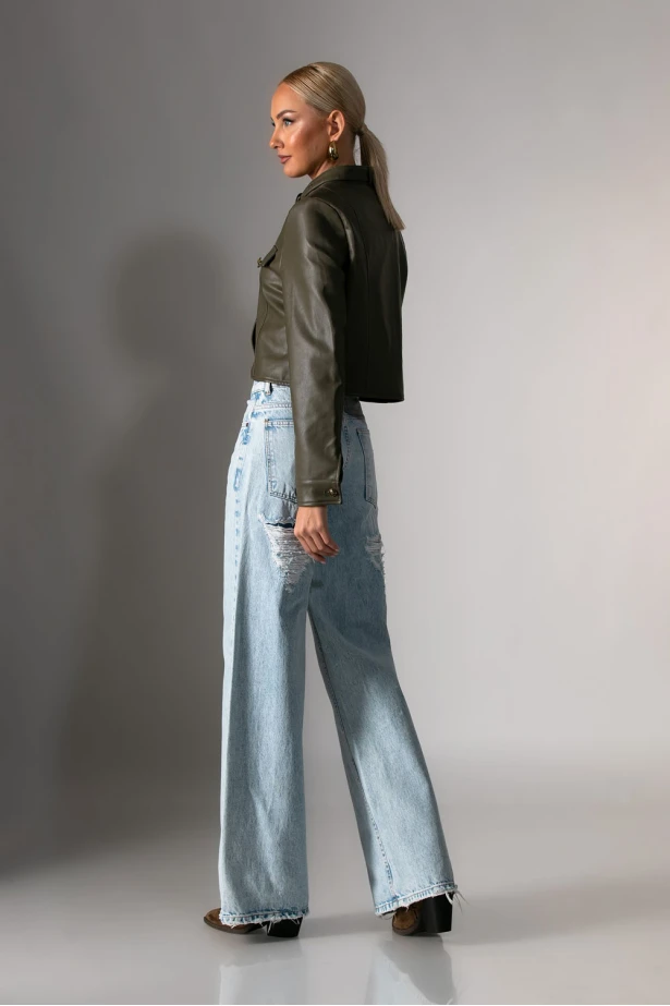 Cropped leather jacket με κουμπιά και λεπτομέρεια στον γιακά χακί