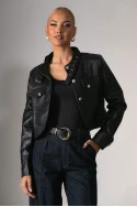 Cropped leather jacket με κουμπιά και λεπτομέρεια στον γιακά μαύρο