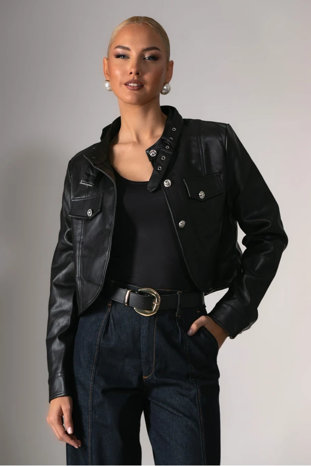Cropped leather jacket με κουμπιά και λεπτομέρεια στον γιακά μαύρο
