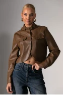 Cropped leather jacket με κουμπιά και λεπτομέρεια στον γιακά καφέ