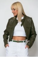 Cropped leather jacket με κουμπιά και λεπτομέρεια στον γιακά χακί